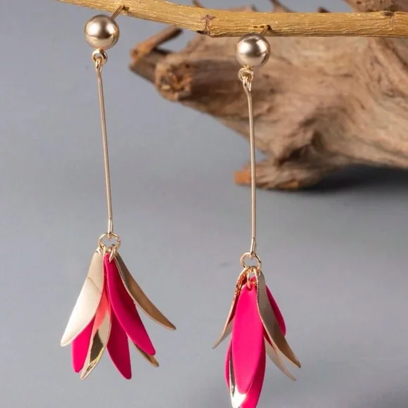 🌻
Drop Earrings 💕 - Picture 3 of 4